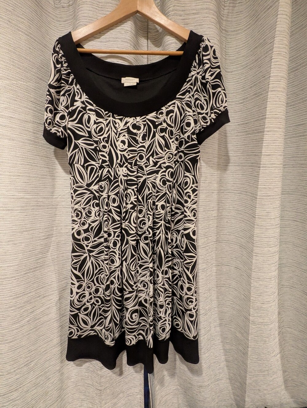 Van Heusen Black and White Floral Scoop Neck Dress - 12